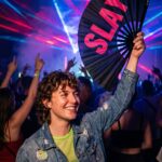 Festival Fan “SLAY” in black/pink – CSD & Rave accessory – View 2