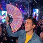 Festival Fan Holographic Pink – iridescent Pride accessory – View 4