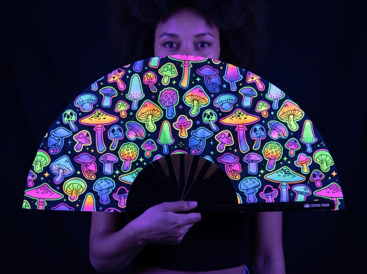Festival Fans: Neon Mushrooms, Airbrushed Black, for Goa & Psytrance Rave (UV)